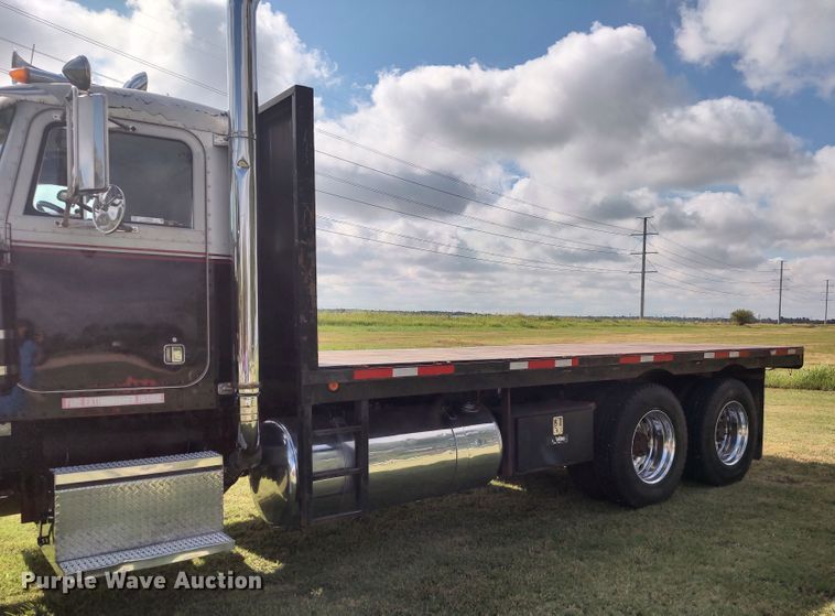 image for item LK9094 1996 Peterbilt 379  flatbed truck