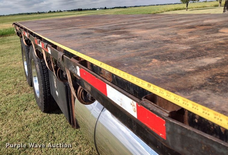 image for item LK9094 1996 Peterbilt 379  flatbed truck