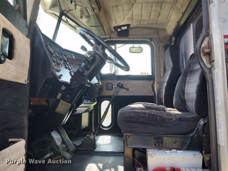 image for item LK9094 1996 Peterbilt 379  flatbed truck