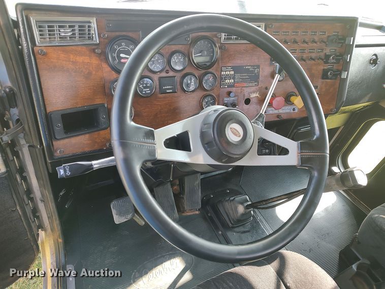 image for item LK9094 1996 Peterbilt 379  flatbed truck