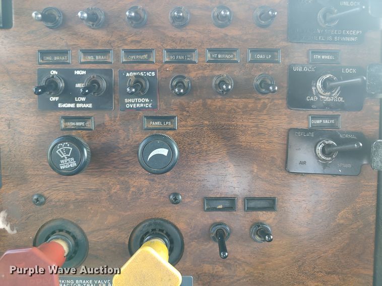 image for item LK9094 1996 Peterbilt 379  flatbed truck