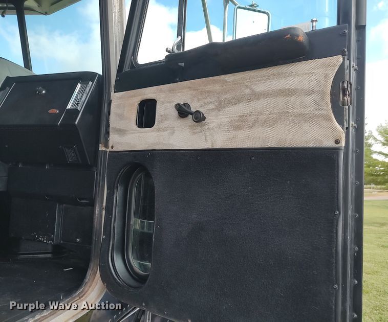 image for item LK9094 1996 Peterbilt 379  flatbed truck