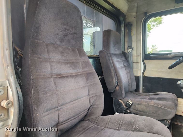 image for item LK9094 1996 Peterbilt 379  flatbed truck