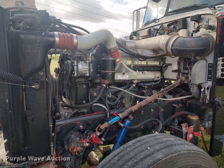 image for item LK9094 1996 Peterbilt 379  flatbed truck