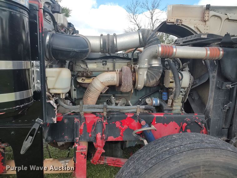 image for item LK9094 1996 Peterbilt 379  flatbed truck