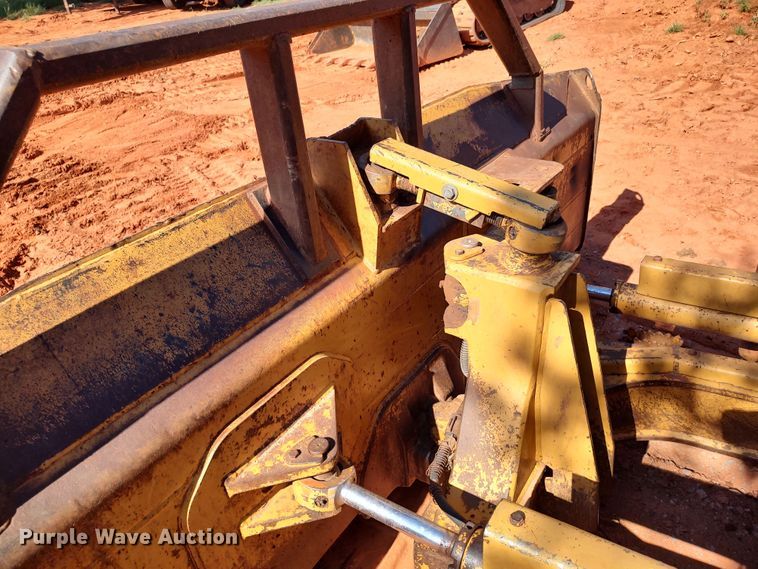 image for item LK9121 2005 Caterpillar D5G LGP  dozer