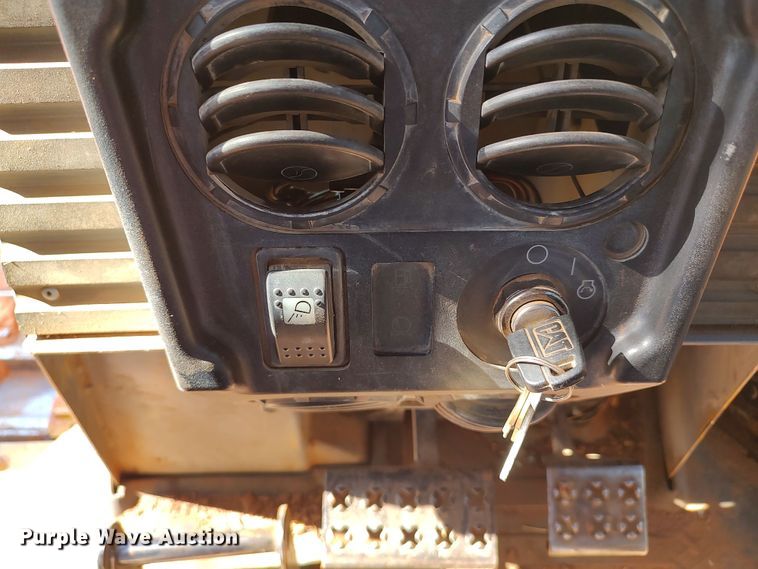 image for item LK9121 2005 Caterpillar D5G LGP  dozer