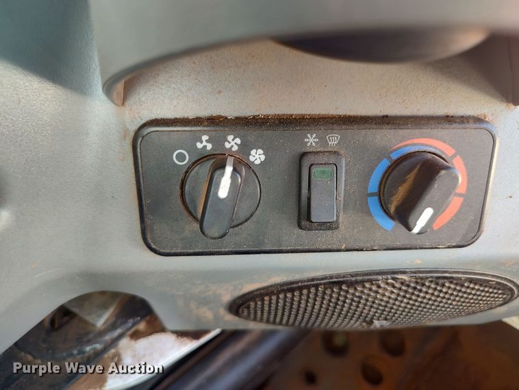 image for item LK9122 2021 Bobcat T770  tracked skid steer loader