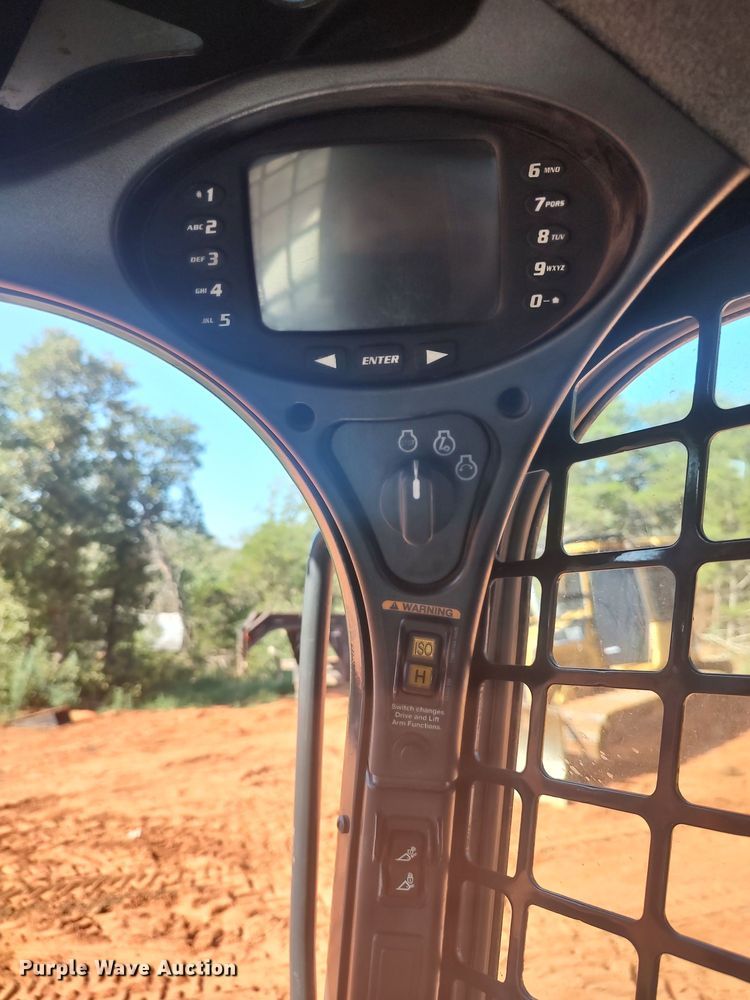 image for item LK9122 2021 Bobcat T770  tracked skid steer loader