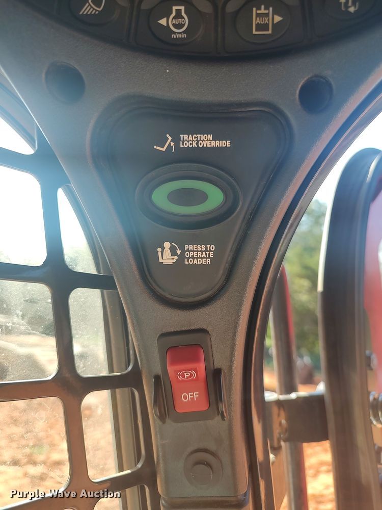 image for item LK9122 2021 Bobcat T770  tracked skid steer loader