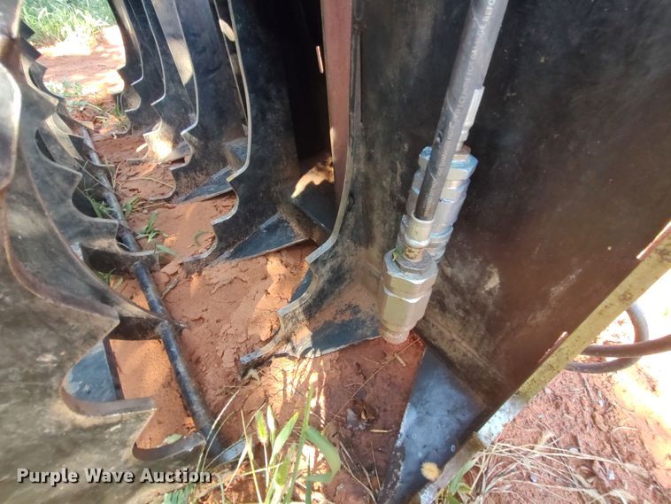 image for item LK9124 Skid Pro 657-1-0002  skid steer rock grapple