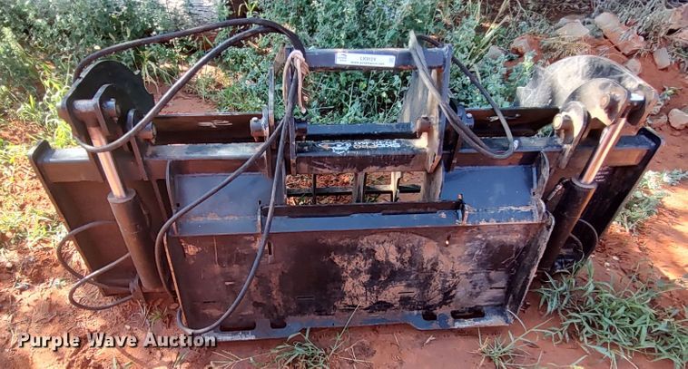 image for item LK9124 Skid Pro 657-1-0002  skid steer rock grapple