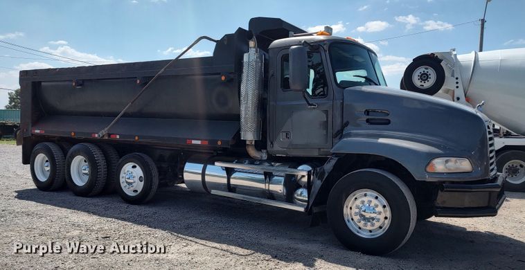 image for item LK9153 2004 Mack CX Series  dump truck