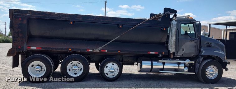 image for item LK9153 2004 Mack CX Series  dump truck