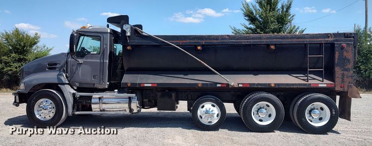 image for item LK9153 2004 Mack CX Series  dump truck