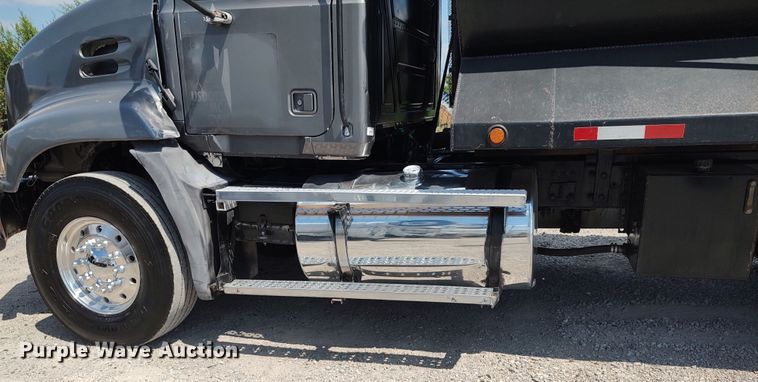 image for item LK9153 2004 Mack CX Series  dump truck