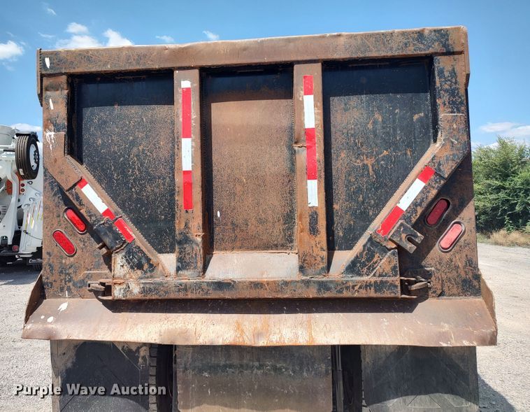 image for item LK9153 2004 Mack CX Series  dump truck