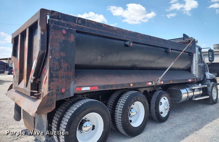 image for item LK9153 2004 Mack CX Series  dump truck