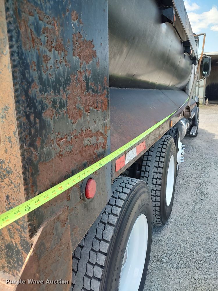 image for item LK9153 2004 Mack CX Series  dump truck