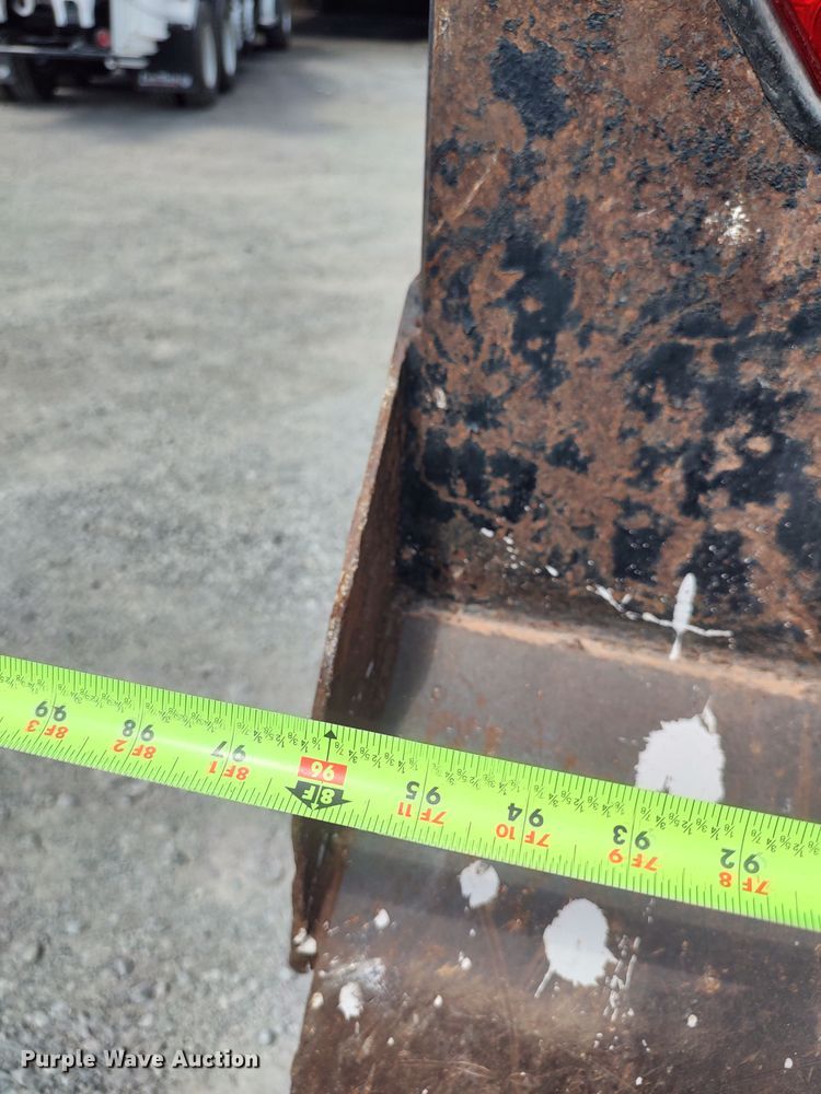 image for item LK9153 2004 Mack CX Series  dump truck