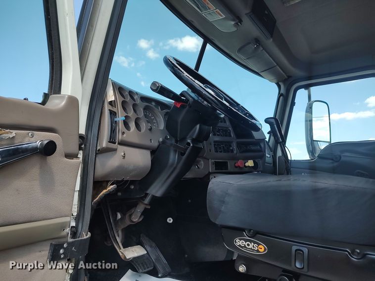 image for item LK9153 2004 Mack CX Series  dump truck