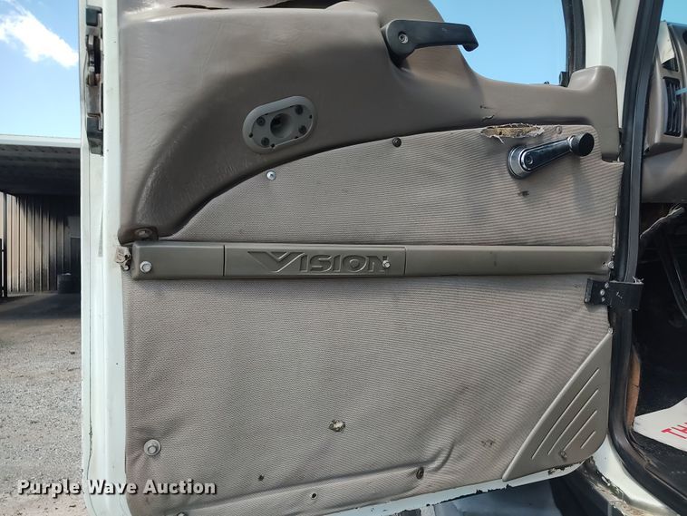 image for item LK9153 2004 Mack CX Series  dump truck