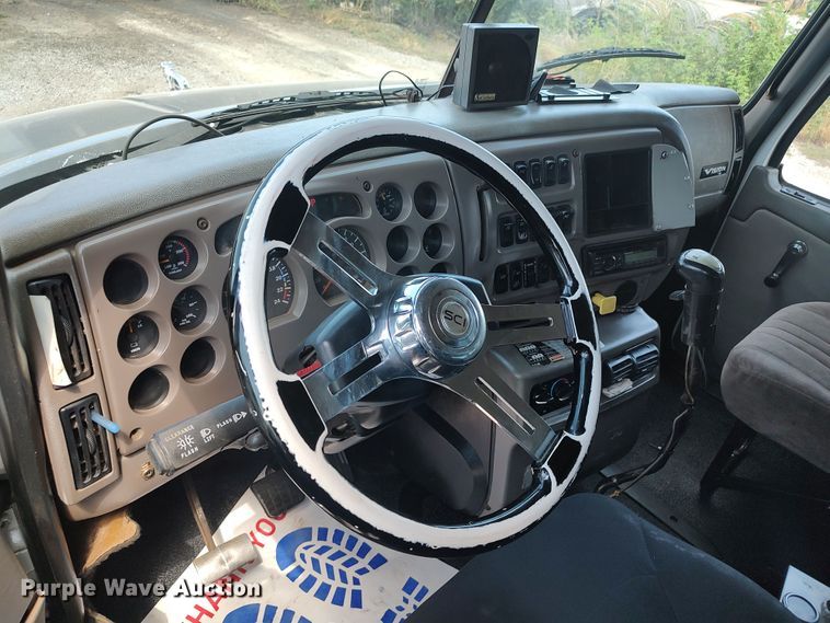 image for item LK9153 2004 Mack CX Series  dump truck