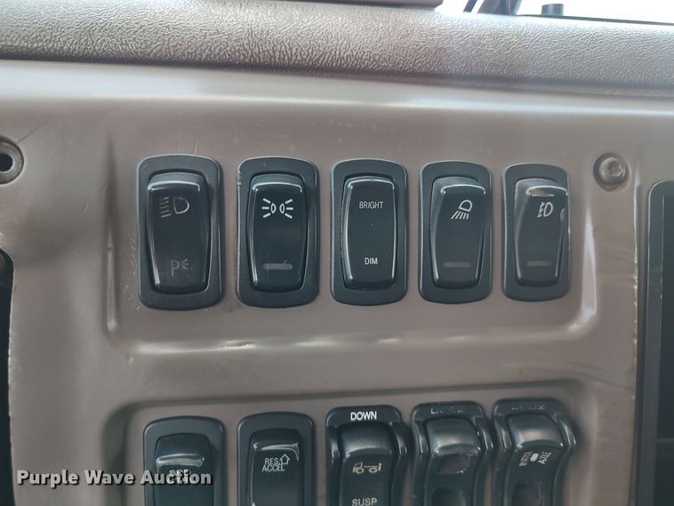 image for item LK9153 2004 Mack CX Series  dump truck