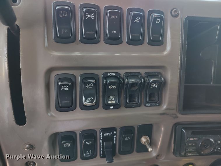 image for item LK9153 2004 Mack CX Series  dump truck