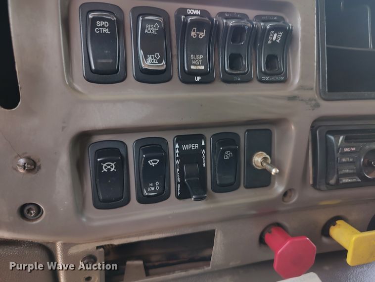 image for item LK9153 2004 Mack CX Series  dump truck