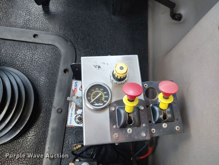 image for item LK9153 2004 Mack CX Series  dump truck