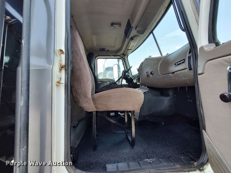 image for item LK9153 2004 Mack CX Series  dump truck