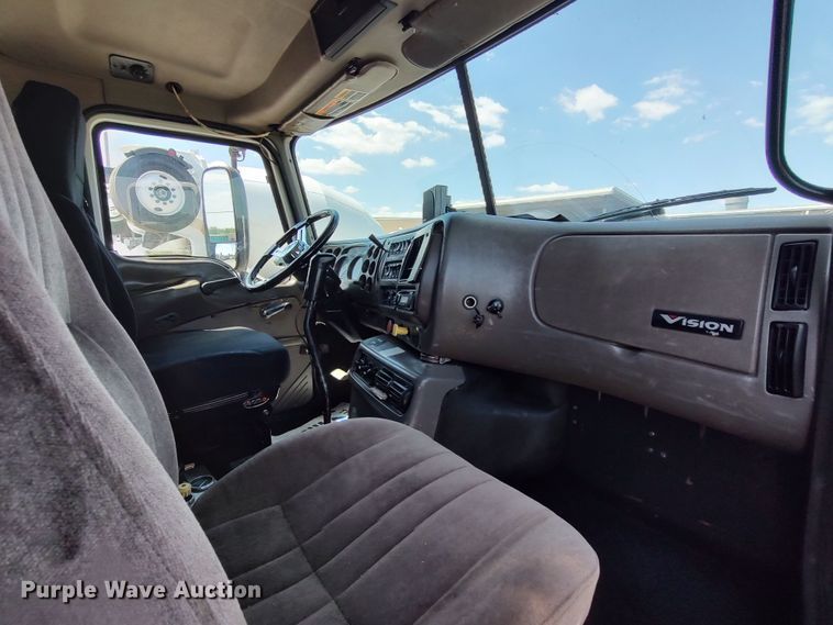 image for item LK9153 2004 Mack CX Series  dump truck