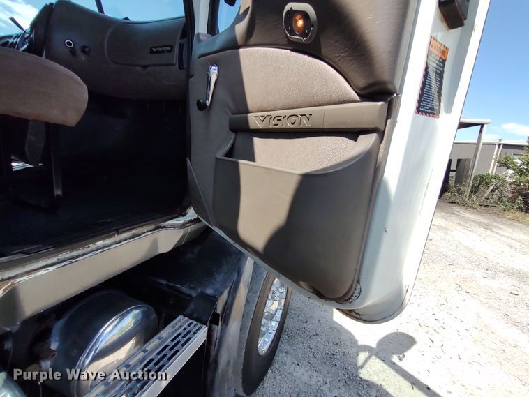 image for item LK9153 2004 Mack CX Series  dump truck