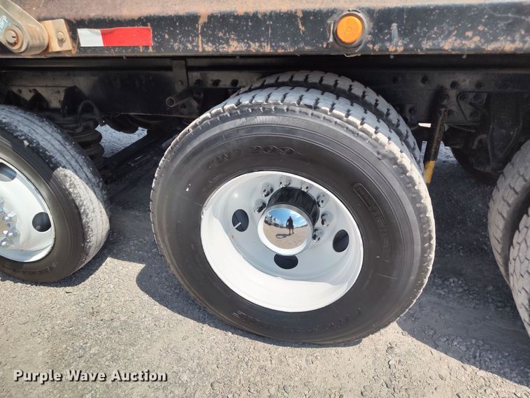 image for item LK9153 2004 Mack CX Series  dump truck