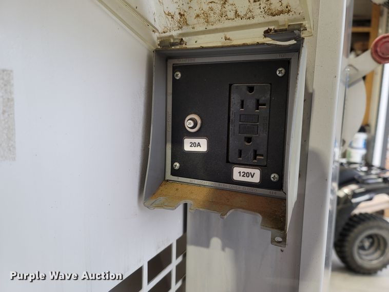 image for item LM9667 2016 Generac MGG100M  generator