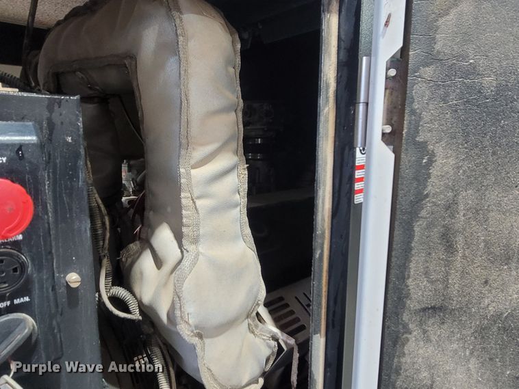 image for item LM9667 2016 Generac MGG100M  generator