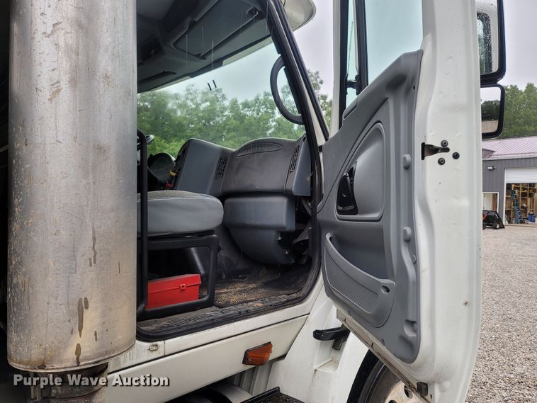 image for item LM9668 2007 International 8600  dump truck