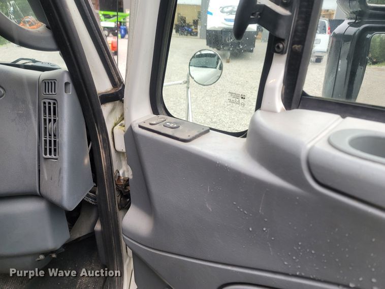 image for item LM9668 2007 International 8600  dump truck