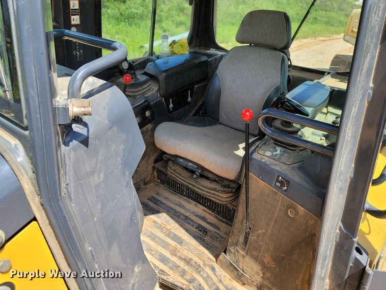 image for item LM9690 2014 John Deere 700K LGP  dozer