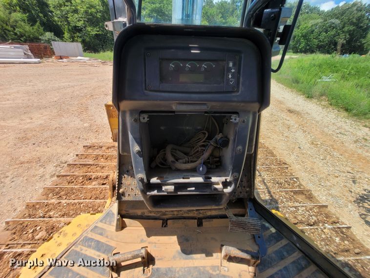 image for item LM9690 2014 John Deere 700K LGP  dozer