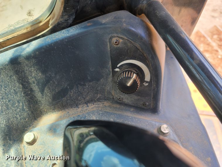 image for item LM9690 2014 John Deere 700K LGP  dozer