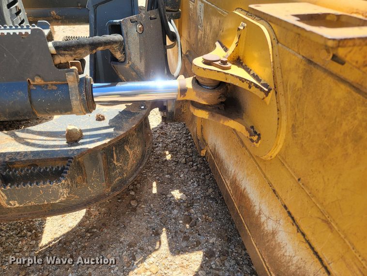 image for item LM9690 2014 John Deere 700K LGP  dozer