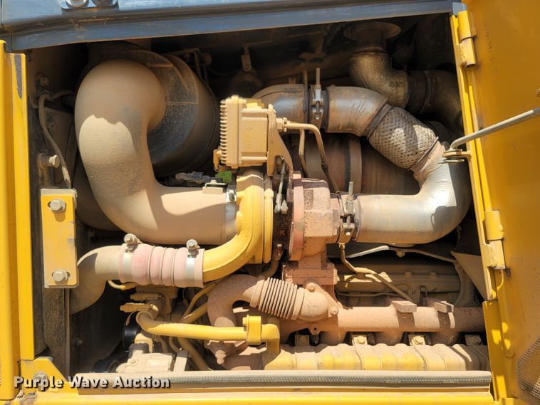 image for item LM9690 2014 John Deere 700K LGP  dozer