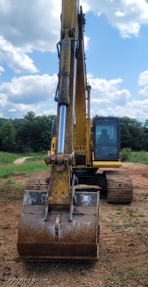 image for item LM9692 2013 Komatsu PC240LC-10  excavator