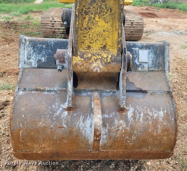 image for item LM9692 2013 Komatsu PC240LC-10  excavator
