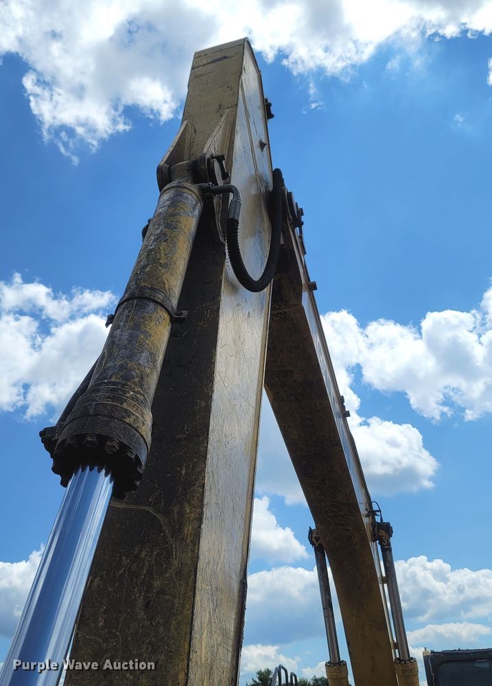 image for item LM9692 2013 Komatsu PC240LC-10  excavator