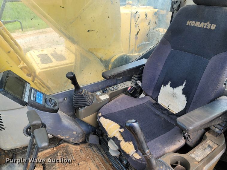image for item LM9692 2013 Komatsu PC240LC-10  excavator