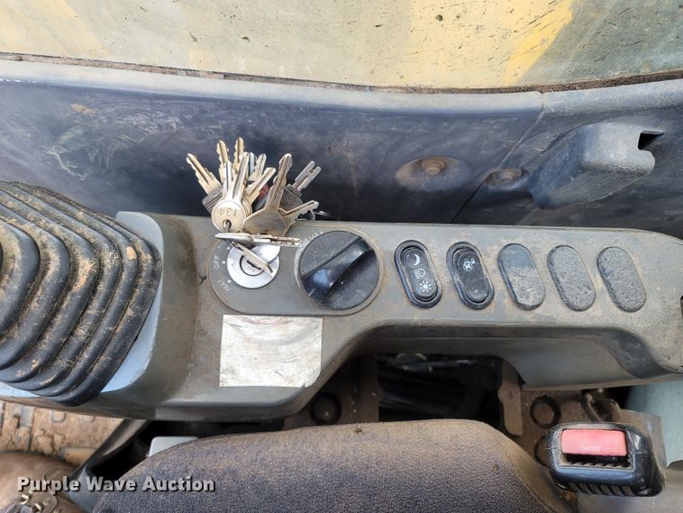 image for item LM9692 2013 Komatsu PC240LC-10  excavator