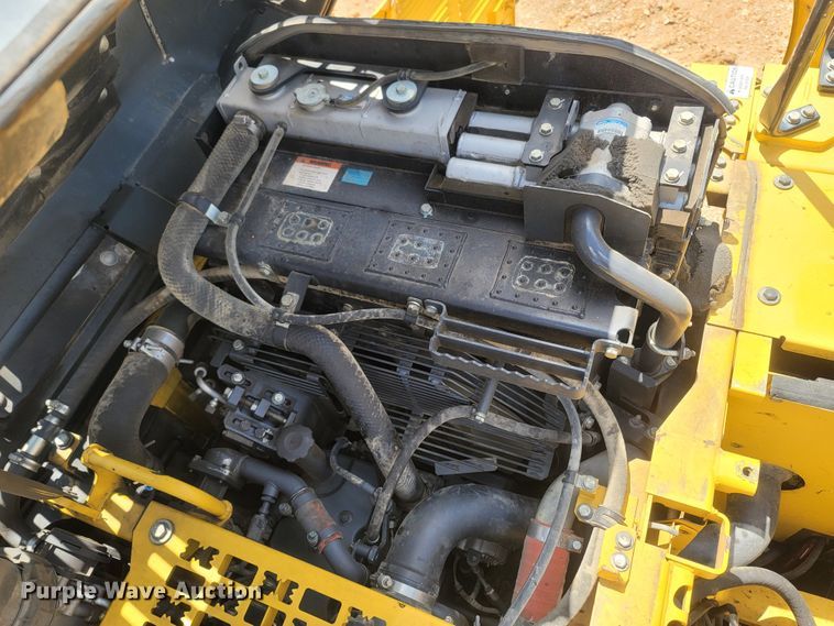 image for item LM9692 2013 Komatsu PC240LC-10  excavator